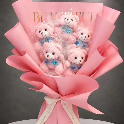 Pembe Ayıcık Rüyası Peluş Buketi – 5 pembe peluş ayıcıklı romantik hediye buketi