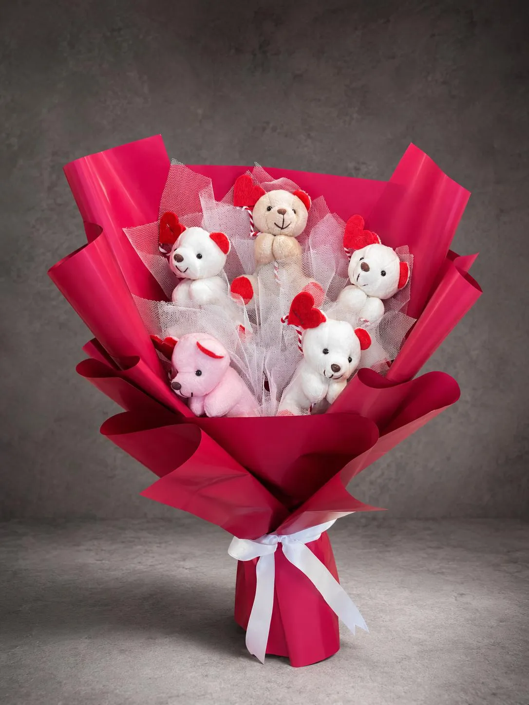 Kalpten Gelen Peluş Ayıcık Buketi AYB0004 Kalpten Gelen Peluş Ayıcık Buketi beş ayıcıklı kırmızı pembe romantik hediye